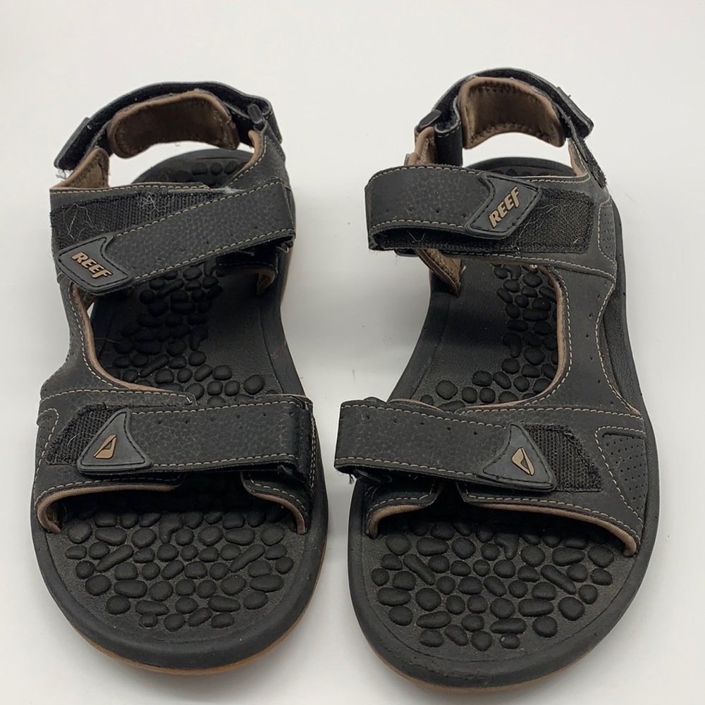 Reef Sandals with unique adjustable strap design